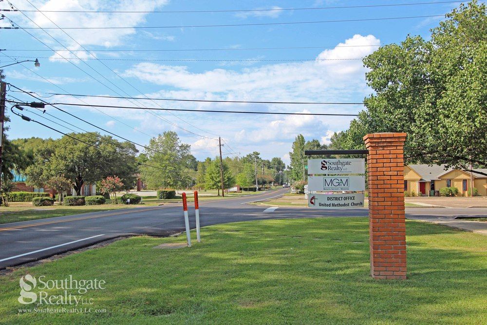 South 28th Ave. Office Building: 1700 S 28th Ave, Hattiesburg, MS 39402
